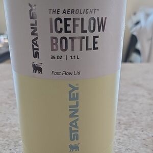 Stanley IceFlow Bottle in Light Yellow